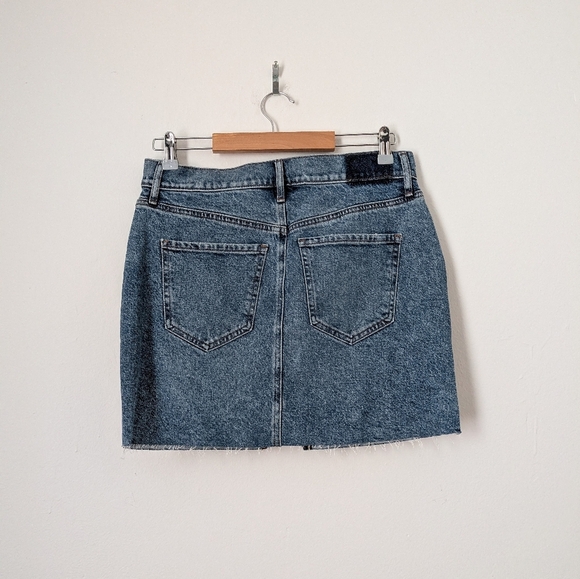 Express Blue Indigo Denim Gold Tone Horsebit Cut Off Raw Hem Jean Mini Skirt - Picture 6 of 7